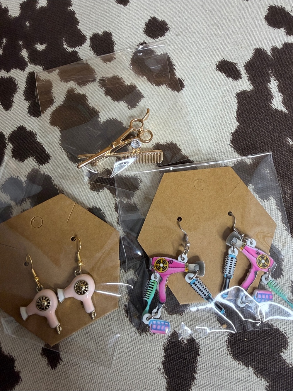 3pc Pink Hair Dryer & Retro Pink/Teal Earrings Set w/lapel pin. Think Christmas